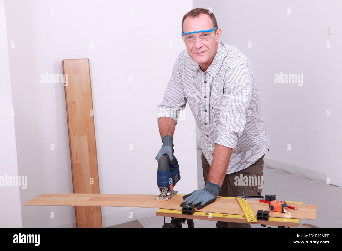 Man cutting floorboard Stock Photo Alamy