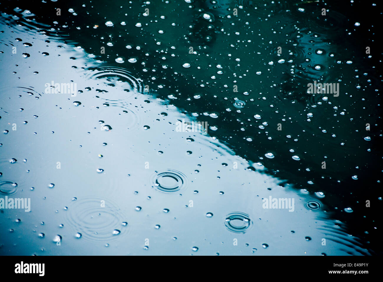 Raindrops Falling High Resolution Stock Photography and Images - Alamy