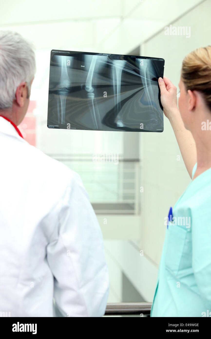 Two colleagues looking at x-ray Stock Photo - Alamy