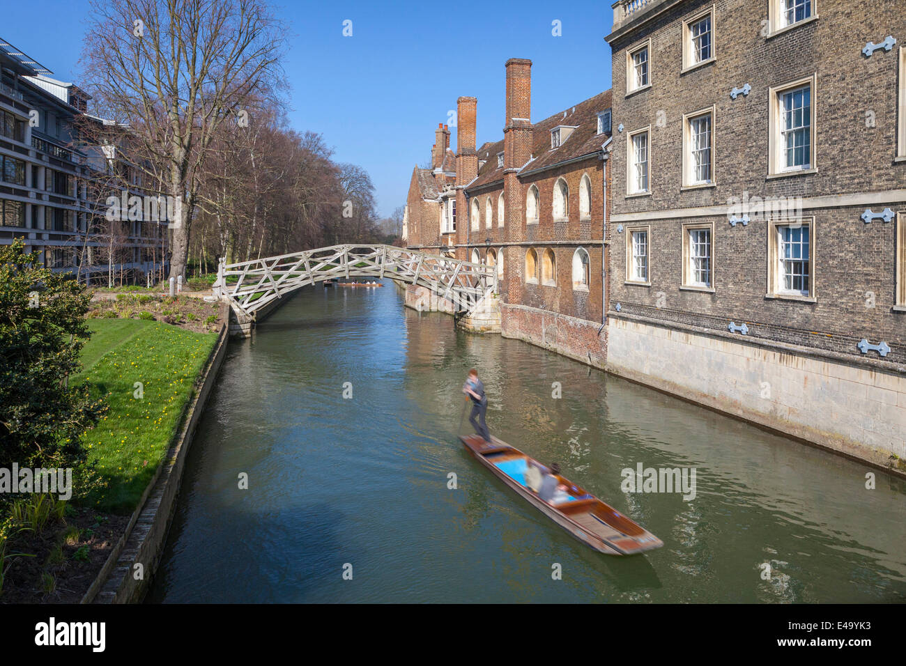 Mathematical Bridge, connecting two parts of Queens College, with punters on the river, Cambridge, England, United Kingdom Stock Photo