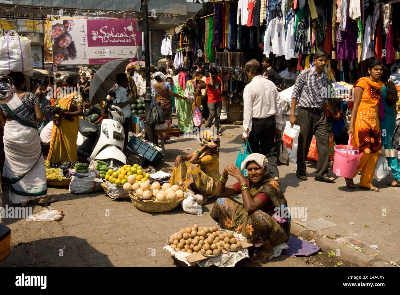 Street market in Kalyan, dormitory town of Mumbai, India, Asia Stock Photo