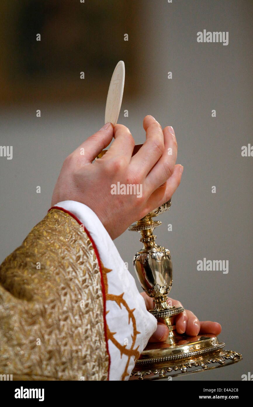 Chalice and Host, Eucharist, Villemomble, Seine-Saint-Denis, France, Europe Stock Photo