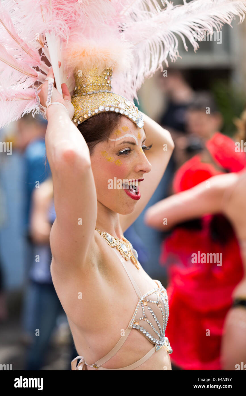 Bristol, UK. 5th July 2014. Dance troop celebrate St. Paul's Carnival Credit:  Paul Smith/Alamy Live News Stock Photo