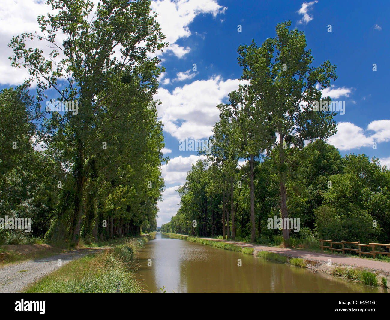 Canal pathway hi-res stock photography and images - Alamy