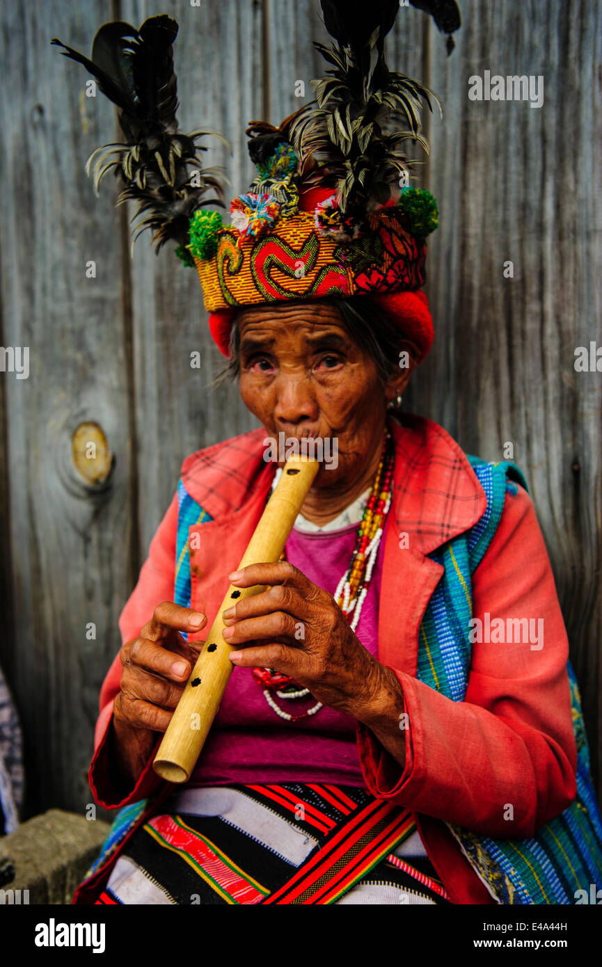 Traditional dressed Ifugao women playing the flute in Banaue, UNESCO, Northern Luzon, Philippines, Southeast Asia Stock Photo