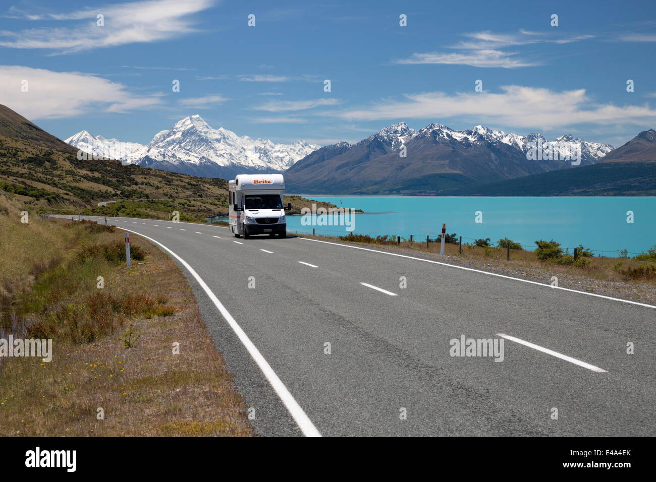 Campervan with Mount Cook and Lake Pukaki, Mount Cook National Park, UNESCO, Canterbury, South Island, New Zealand, Pacific Stock Photo