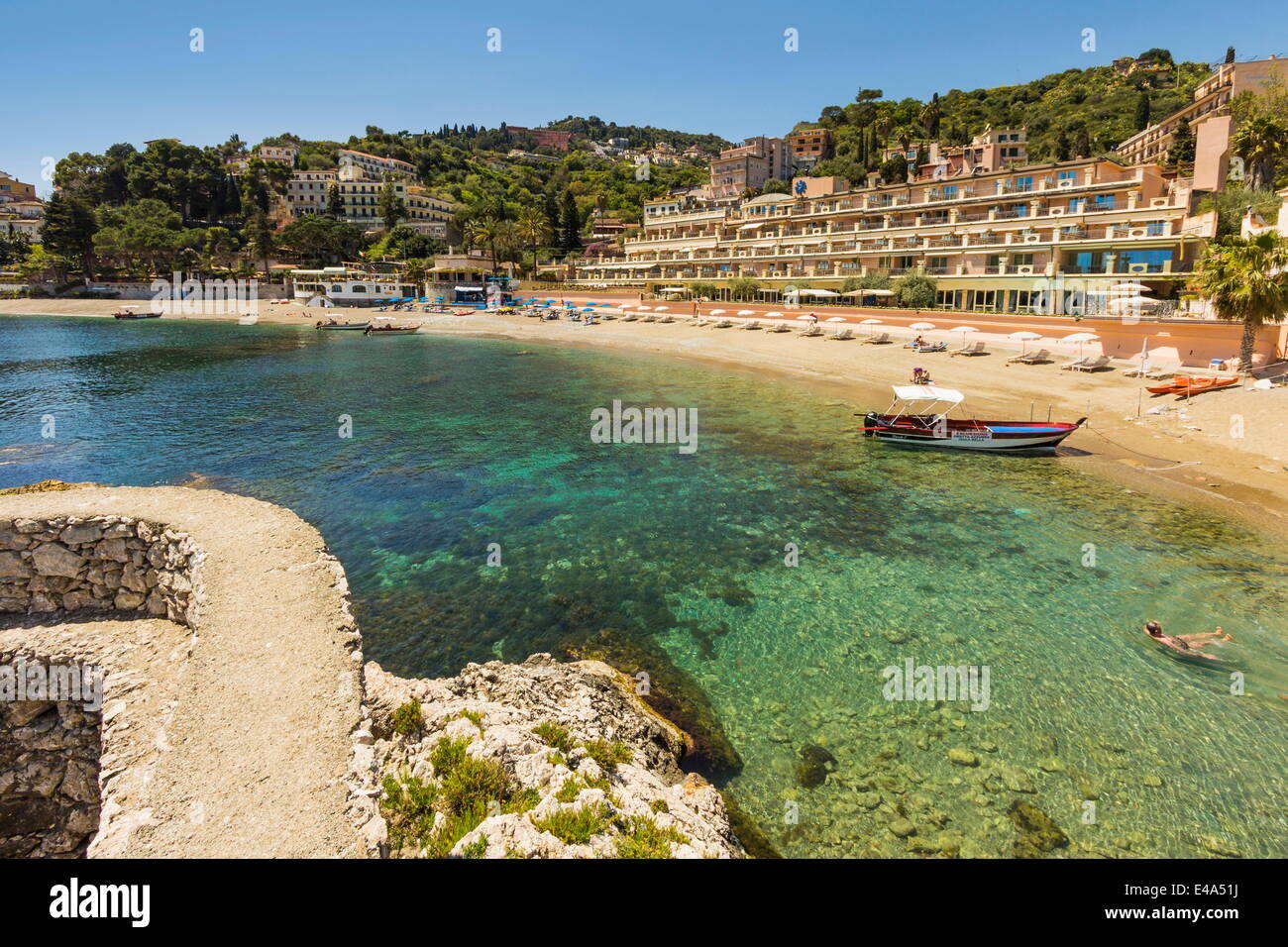 Mazzaro Bay and the Mazzaro Sea Palace hotel in this popular north east tourist town, Taormina, Catania Province, Sicily, Italy Stock Photo