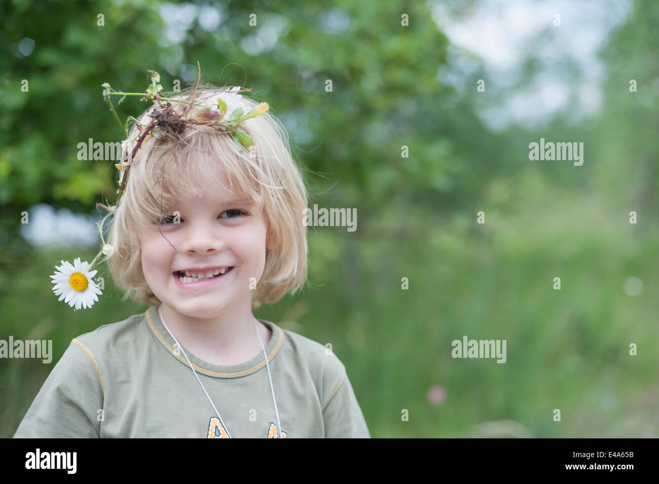 Germany, Saxony, Boy wearing flowers with marguerite Stock Photo
