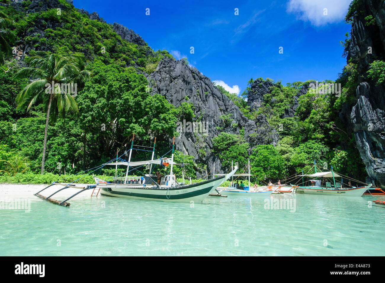 Outrigger boat in the crystal clear water in the Bacuit archipelago, Palawan, Philippines, Southeast Asia, Asia Stock Photo