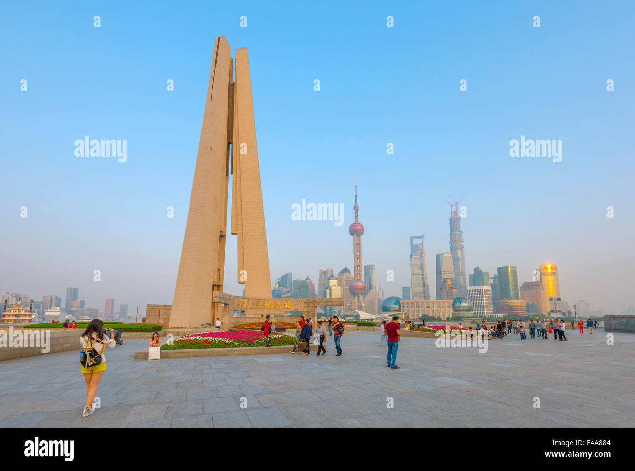 Monument to the People's Heroes, Huangpu Park, The Bund, Huangpu District, with the Pudong skyline beyond, Shanghai, China, Asia Stock Photo
