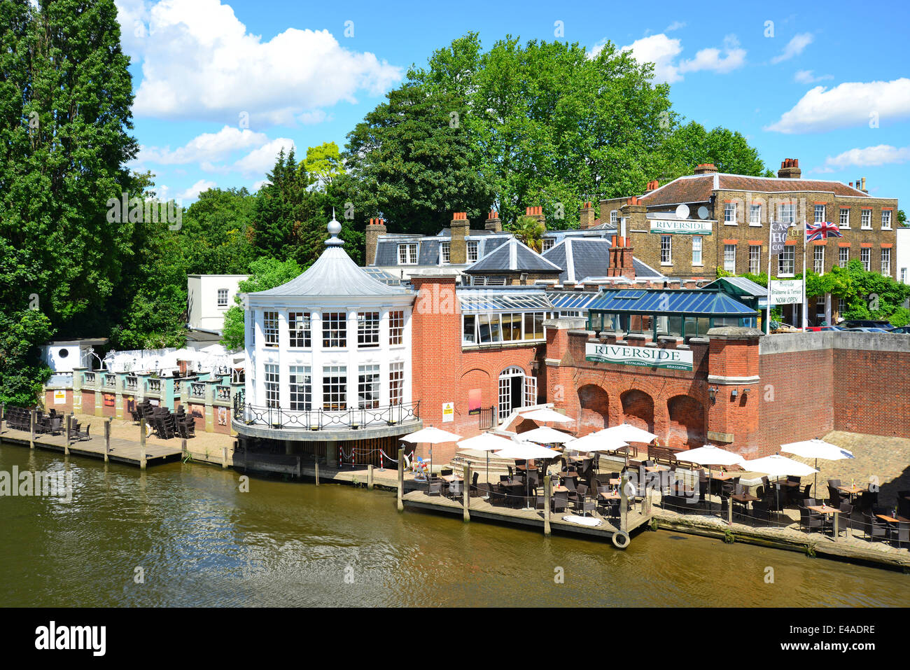 Carlton Mitre Hotel and River Thames, Hampton Court, Borough of Richmond upon Thames, Greater London, England, United Kingdom Stock Photo