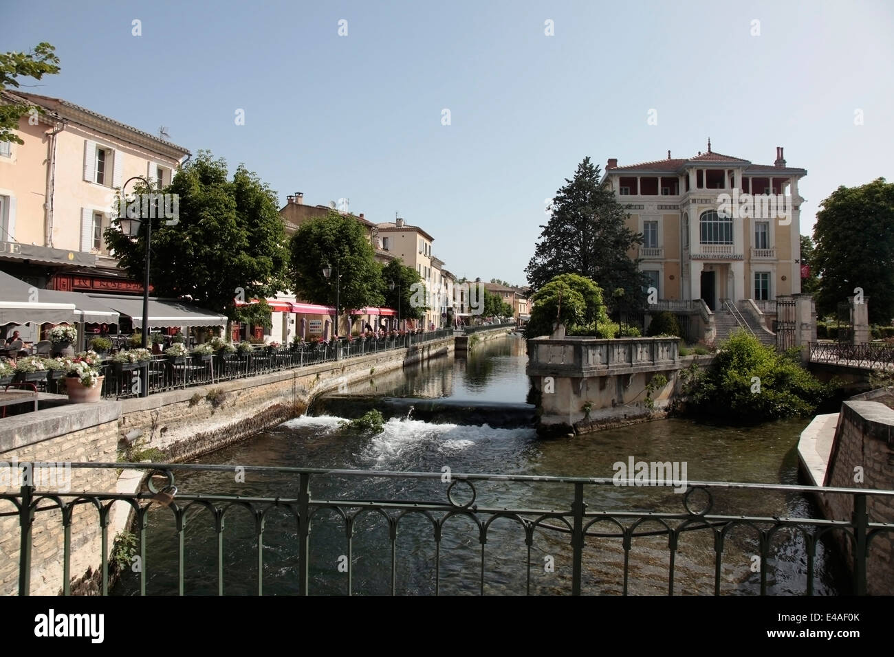 Lisle sur la cafes hires stock photography and images Alamy