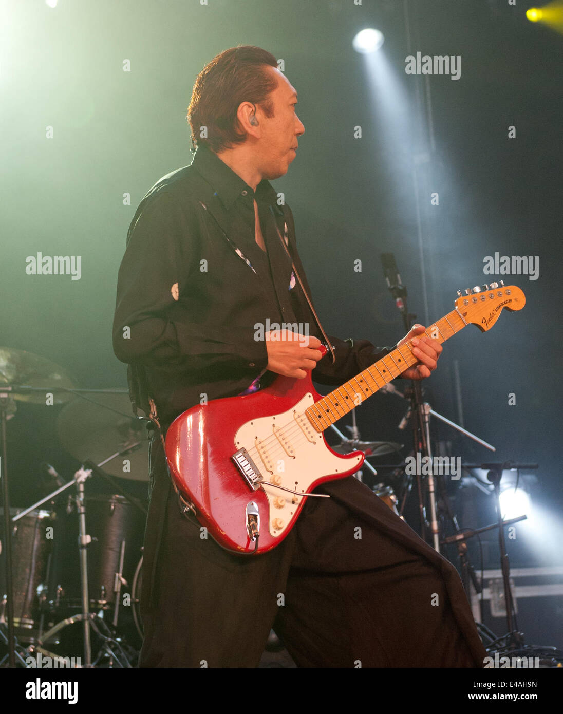 Great Tew, Oxfordshire, UK. 06th July, 2014. Hotei performs on the Songbird stage at this year's Cornbury Festival. Credit:  charlie bryan/Alamy Live News Stock Photo