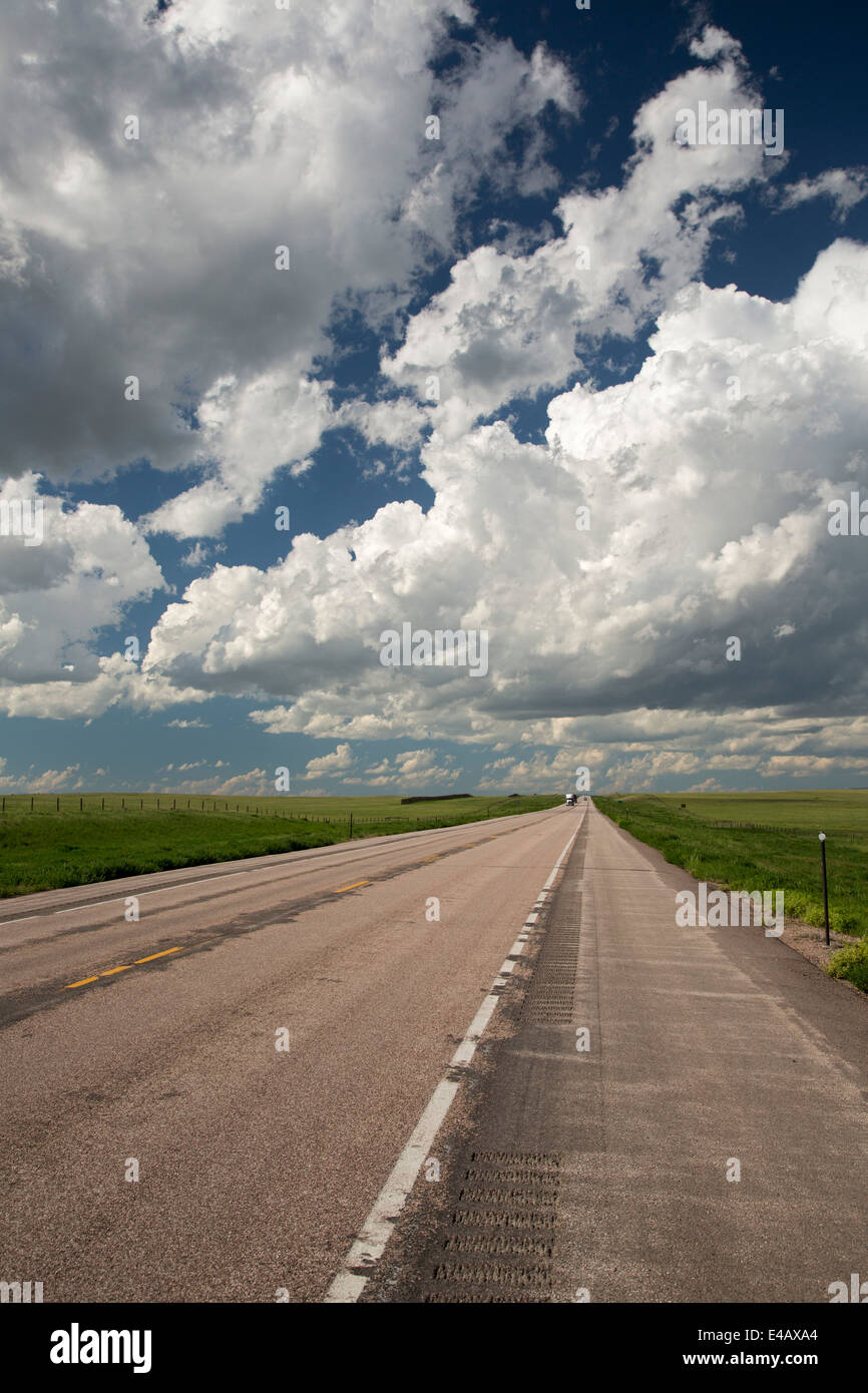 Newcastle, Wyoming - US Highway 85 in eastern Wyoming's grasslands. Stock Photo