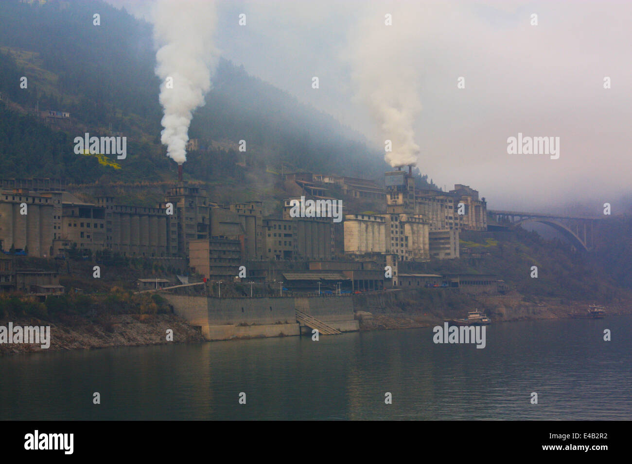Industrial area on the Yangtze riverside (China), bellowing pollution Stock Photo
