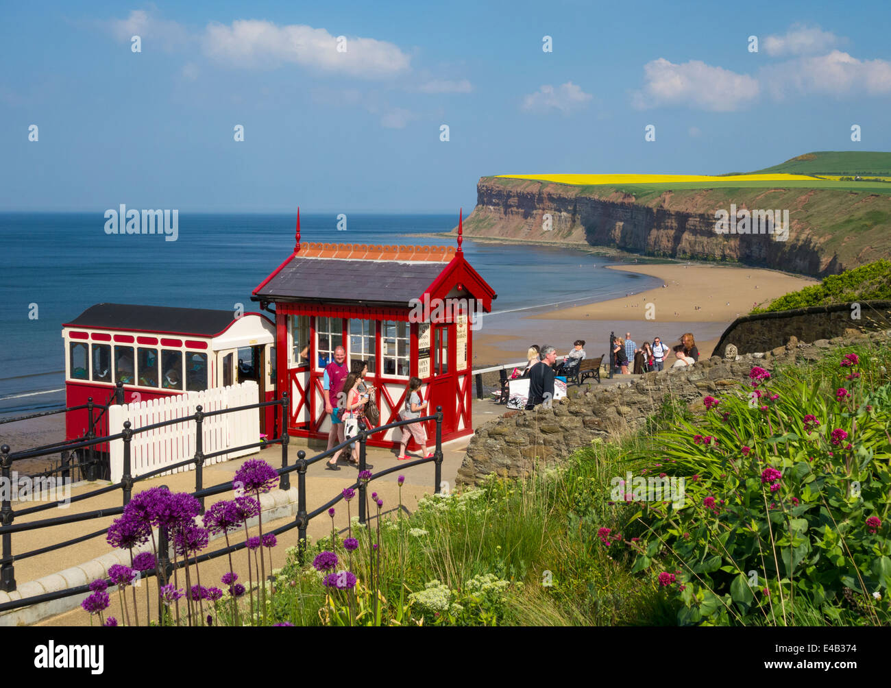 Saltburn beach and cliffs from Cliff lift station. Saltburn by the Sea, North Yorkshire, England, UK Stock Photo
