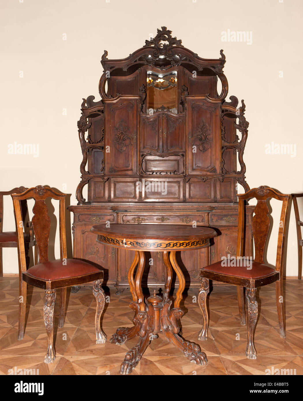 Ancient furniture hi-res stock photography and images - Alamy