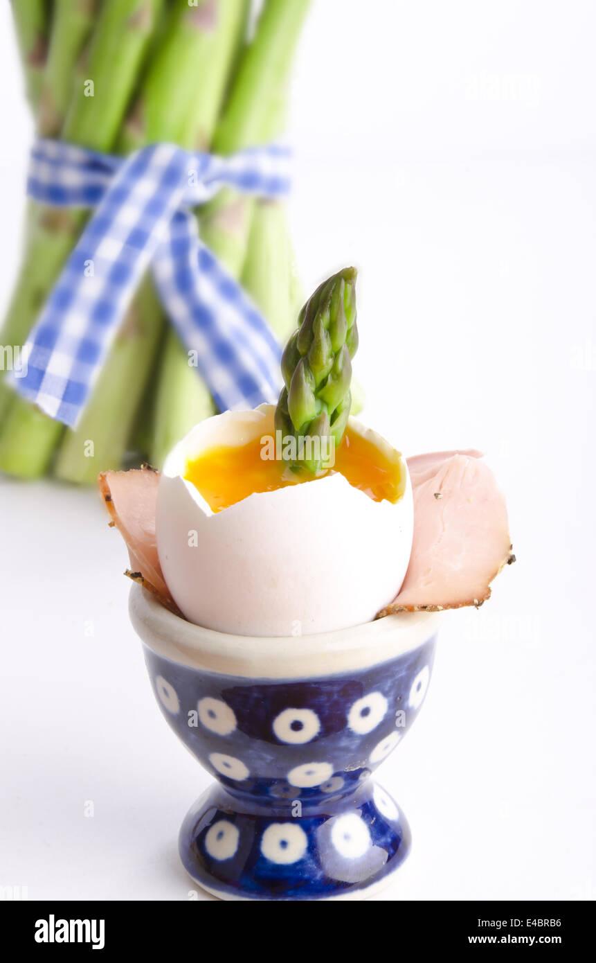 weich gekochtes Ei mit spargel Stock Photo