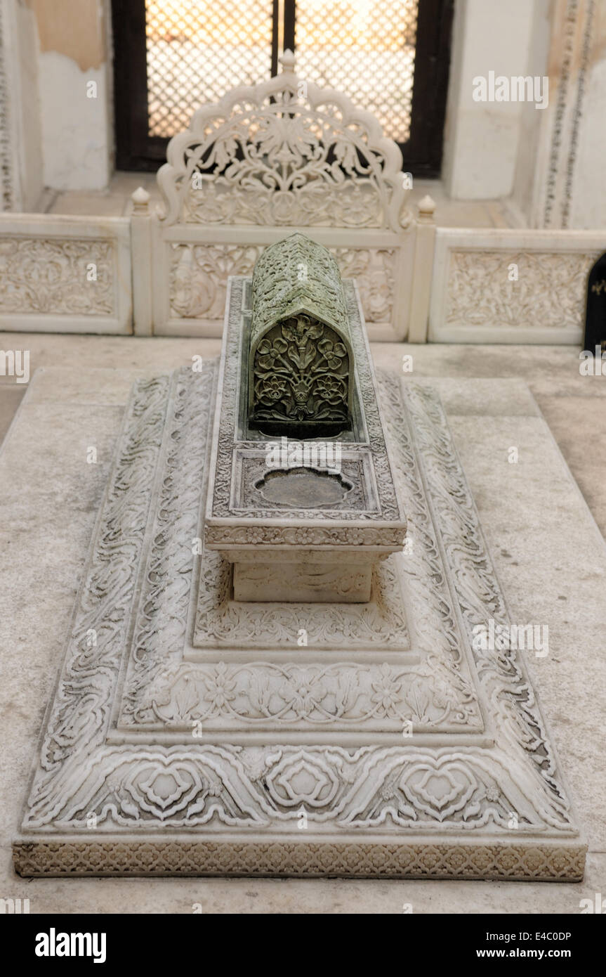Corridor tombs hi-res stock photography and images - Alamy