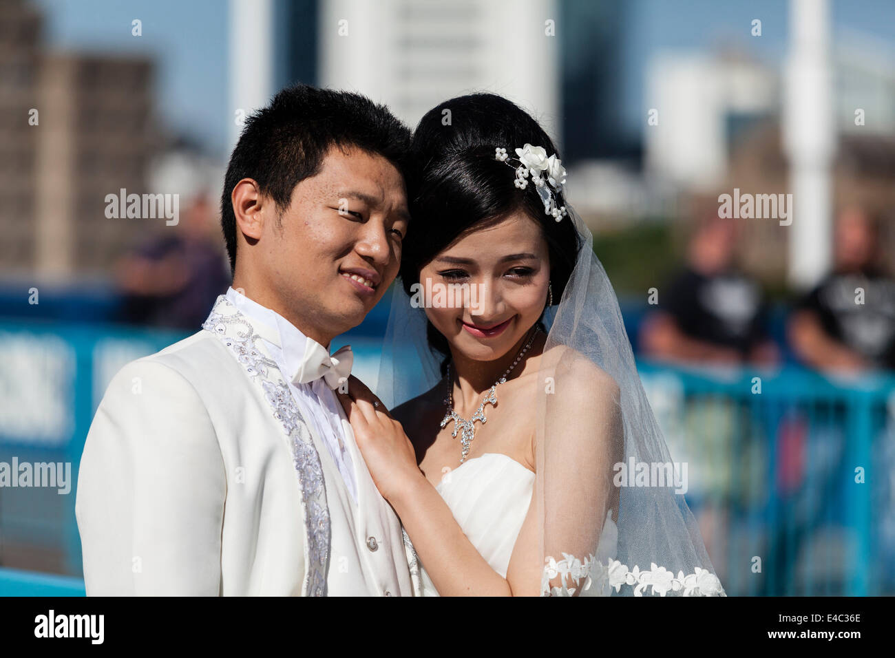 Hong kong beautiful young couple hi-res stock photography and images ...