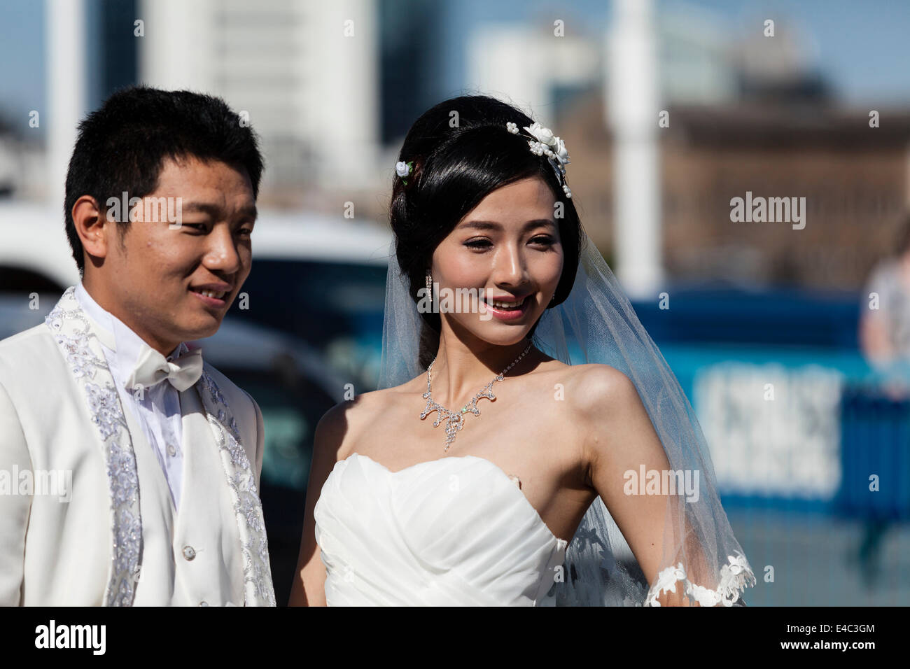 Hong kong beautiful young couple hi-res stock photography and images ...