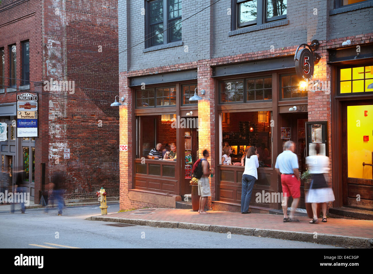 Asheville, North Carolina. People outside 5 Walnut Wine bar. Stock Photo