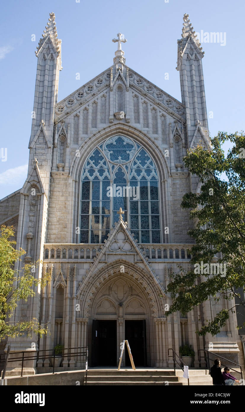 NEW YORK, NEW YORK OCTOBER 19 Exterior of Holyrood Church Iglesia