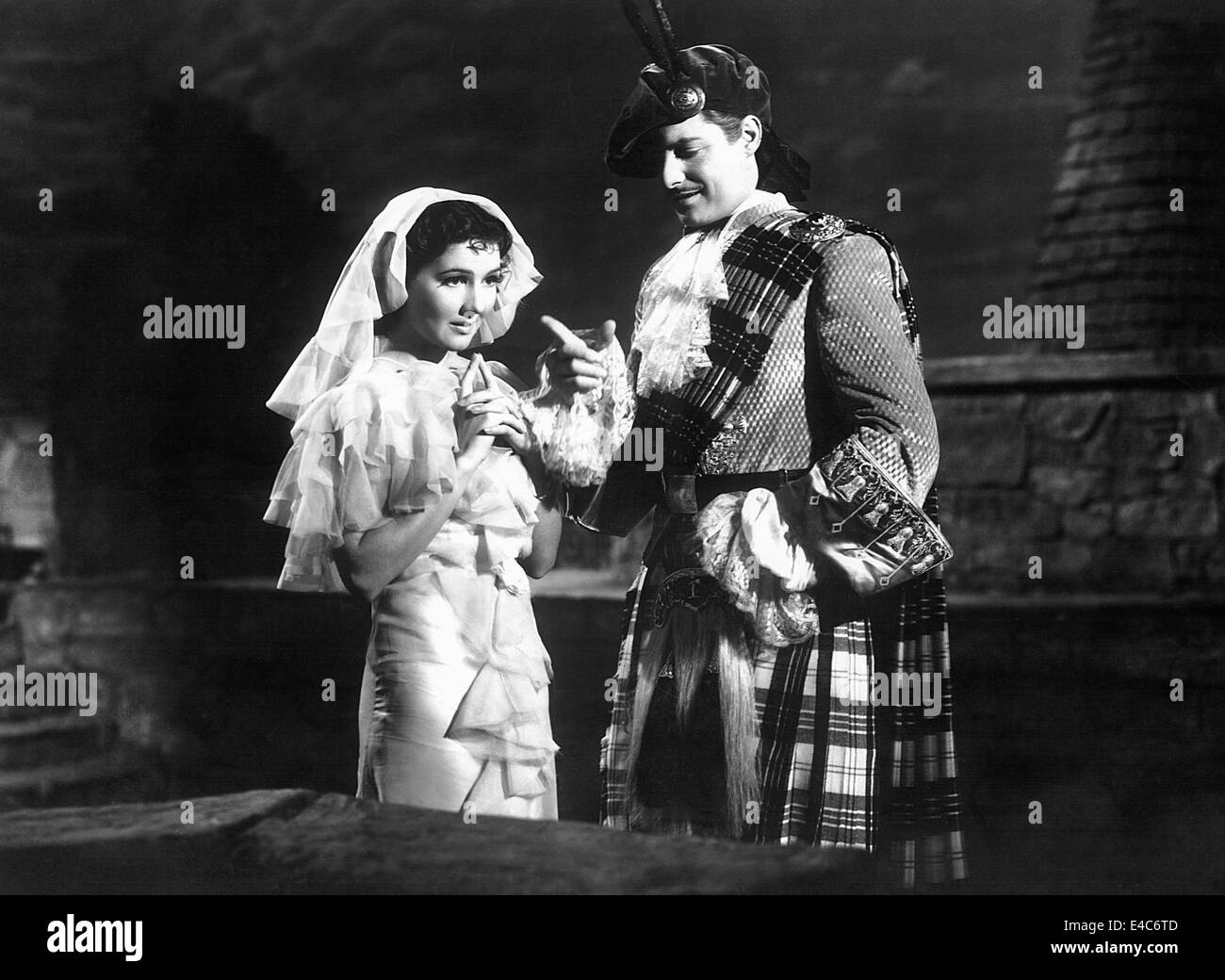 Jean Parker, Robert Donat, on-set of the Film, 'The Ghost Goes West', 1935 Stock Photo