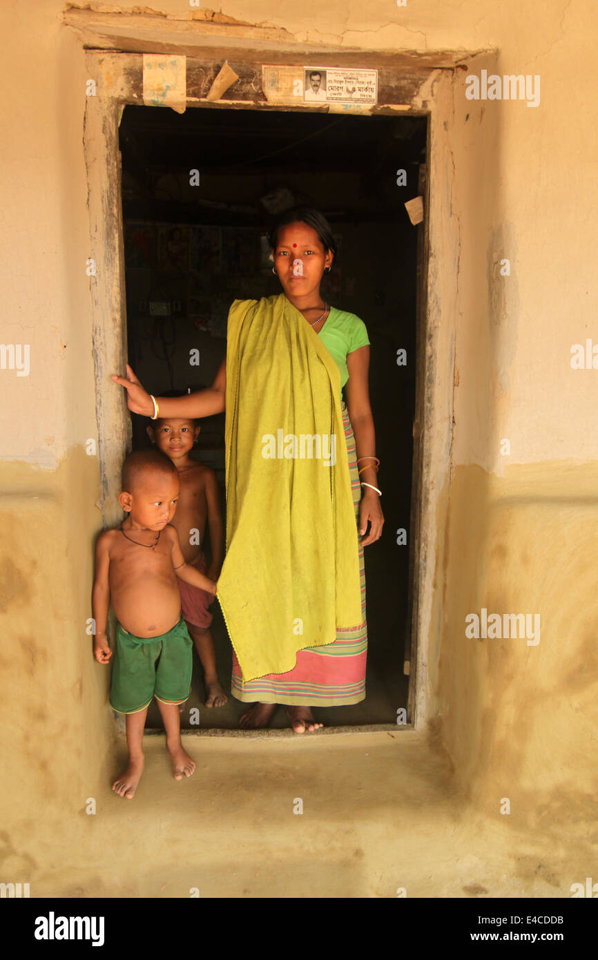 Indigenous women with her children in front of house Stock Photo - Alamy