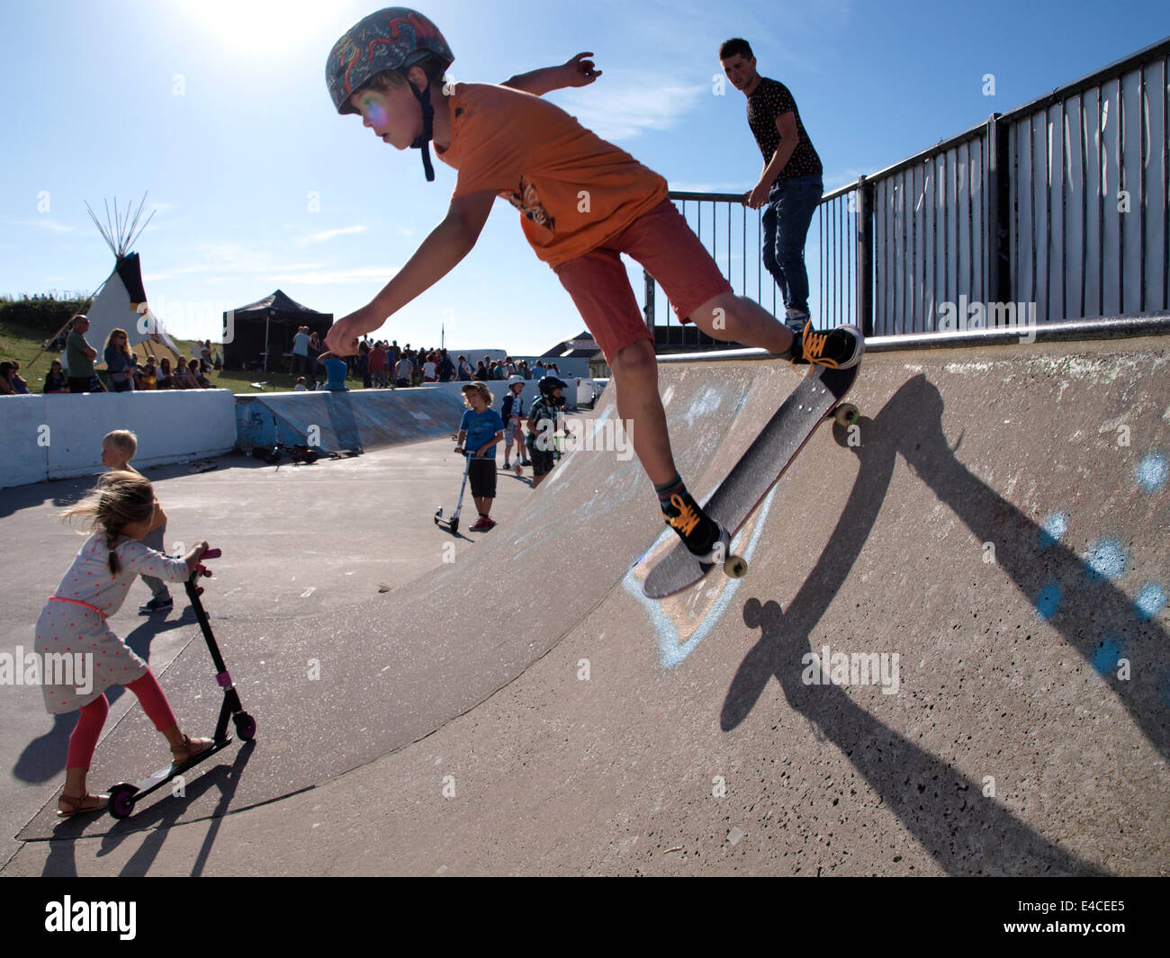 Skateboard halfpipe hi-res stock photography and images - Alamy