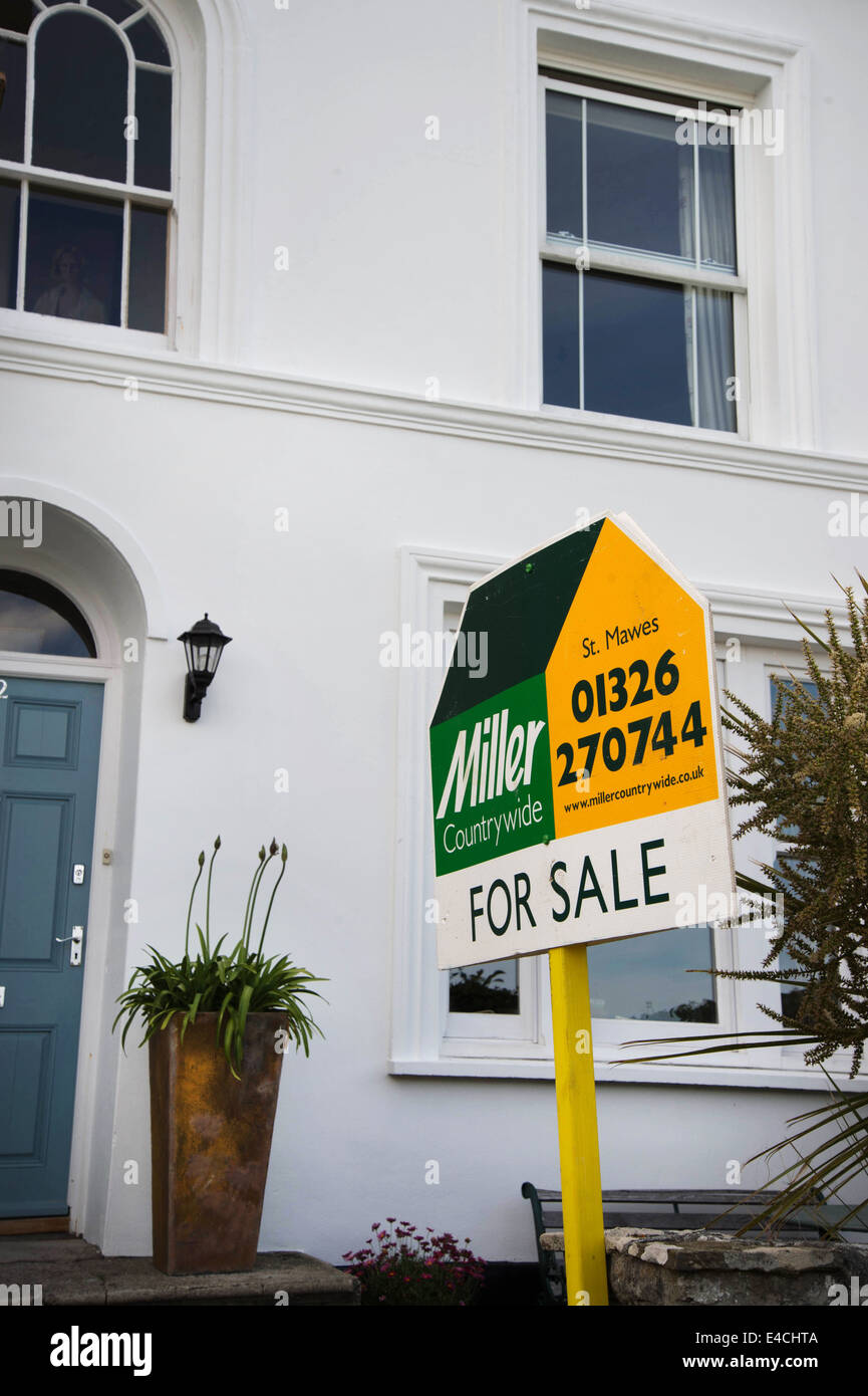 House for sale board hires stock photography and images Alamy