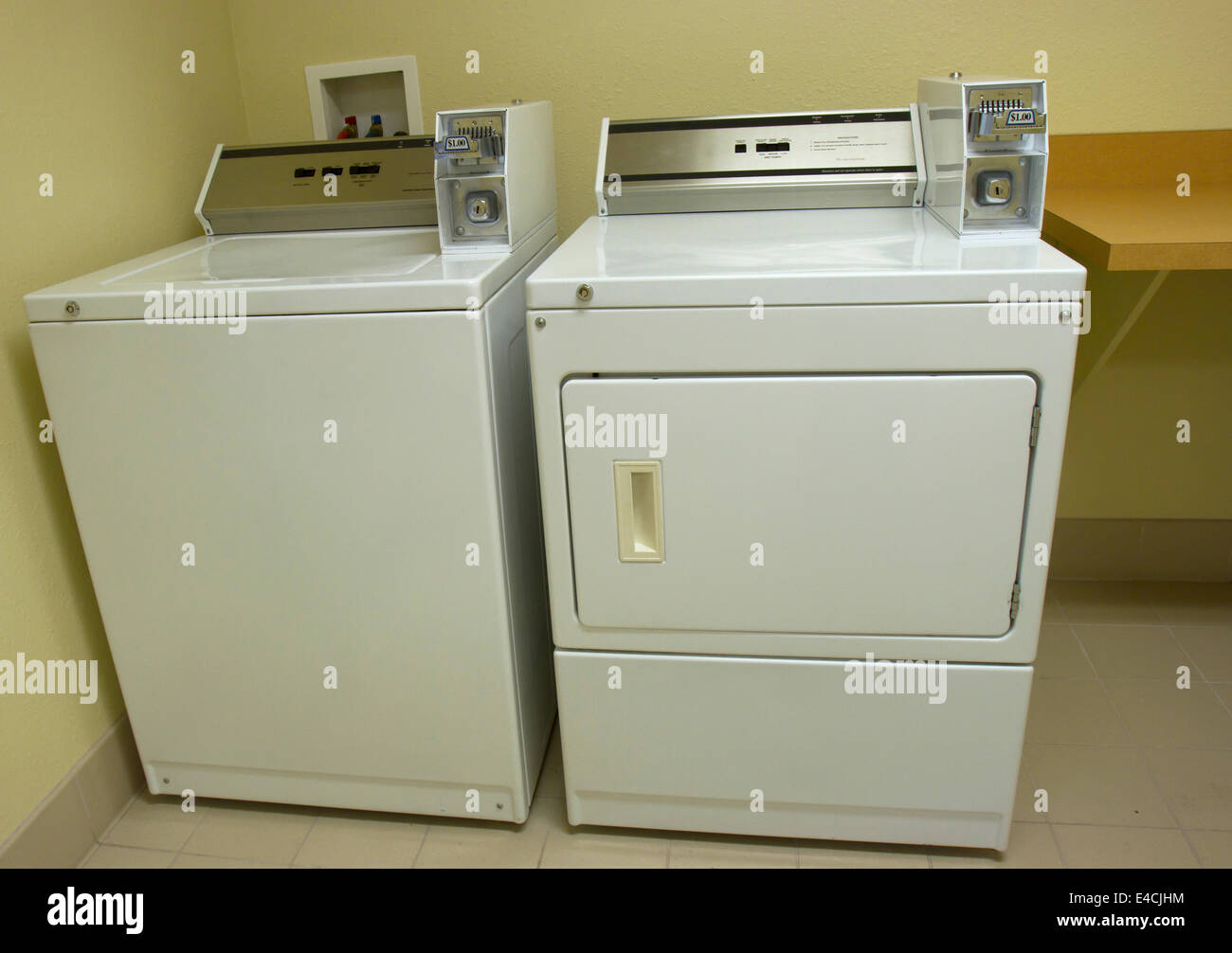 Laundromat dryer hires stock photography and images Alamy
