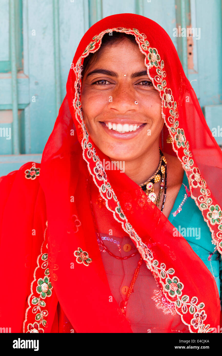 Indian woman portrait sari hi-res stock photography and images - Alamy