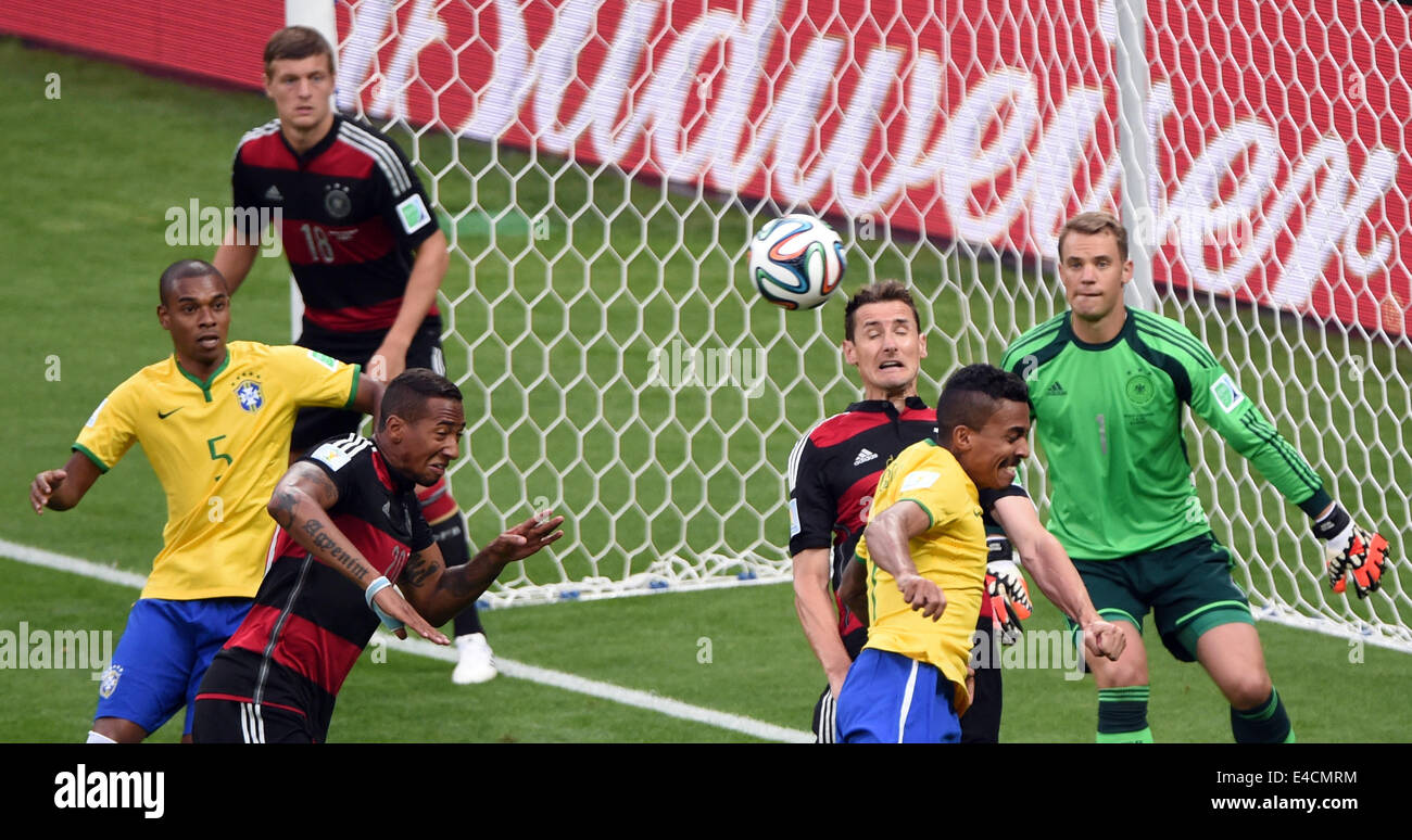Belo Horizonte, Brazil. 08th July, 2014. Germany's Miroslav Klose (C) and Brazil's Luiz Gustavo (2R) vie for the ball watched by German goal keeper Manuel Neuer (R), Germany's Jerome Boateng (3L) and Brazil's Fernandinho during the FIFA World Cup 2014 semi-final soccer match between Brazil and Germany at Estadio Mineirao in Belo Horizonte, Brazil, 08 July 2014. Photo: Andreas Gebert/dpa/Alamy Live News Stock Photo