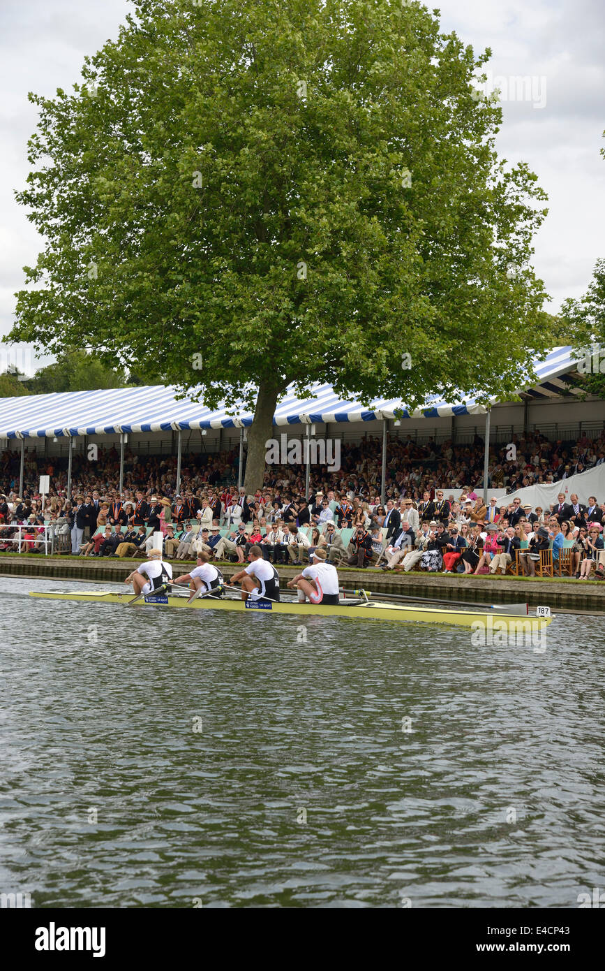 The British quad winning in the final of Stewards' Challenge Cup at the Henley Royal Regatta, Henley-on-Thames, Oxon, England Stock Photo