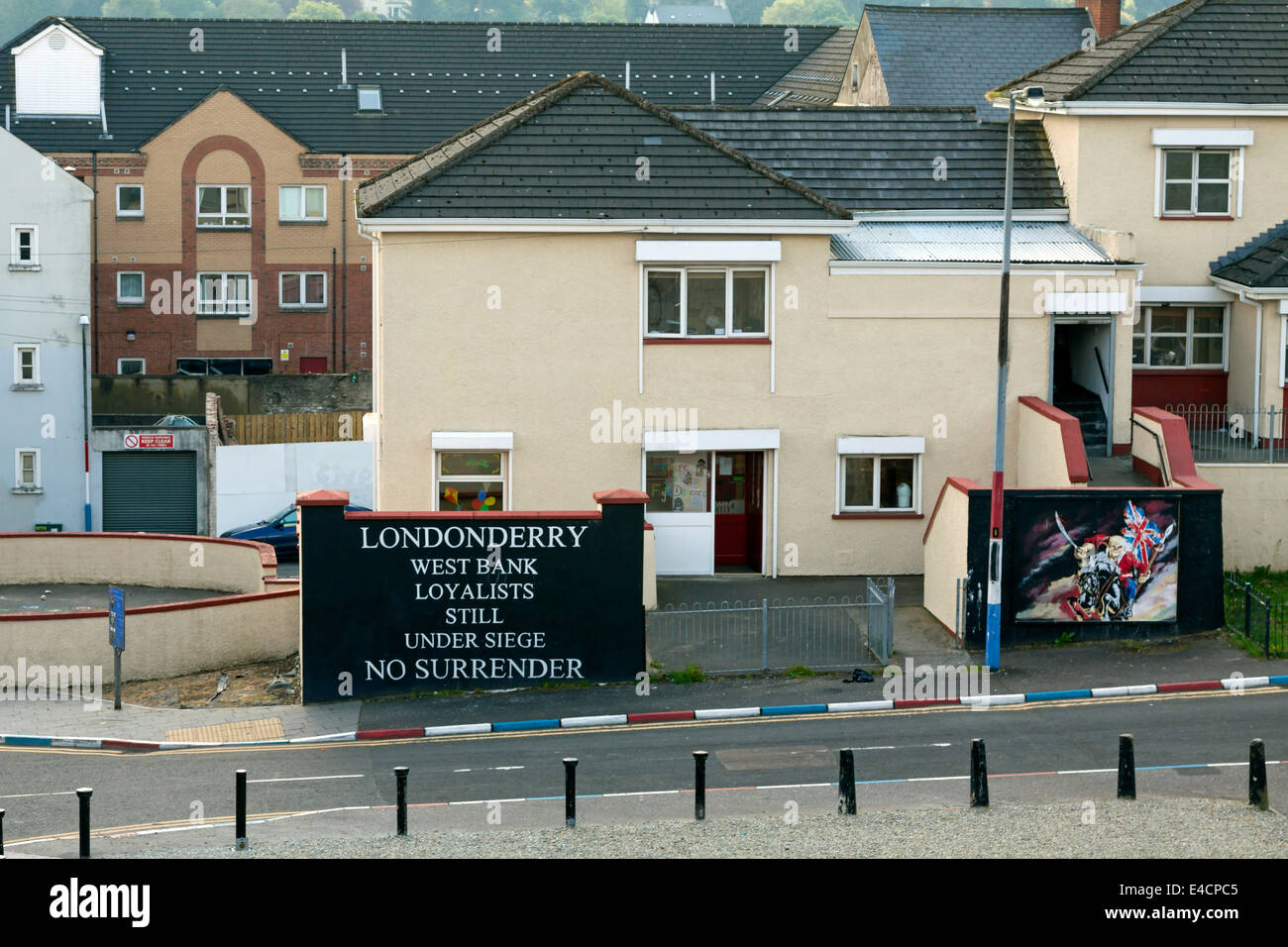 Loyalist mural in Londonderry, Northern Ireland, United Kingdom: West Bank - Loyalists-Still Under Siege- No Surrender. Stock Photo