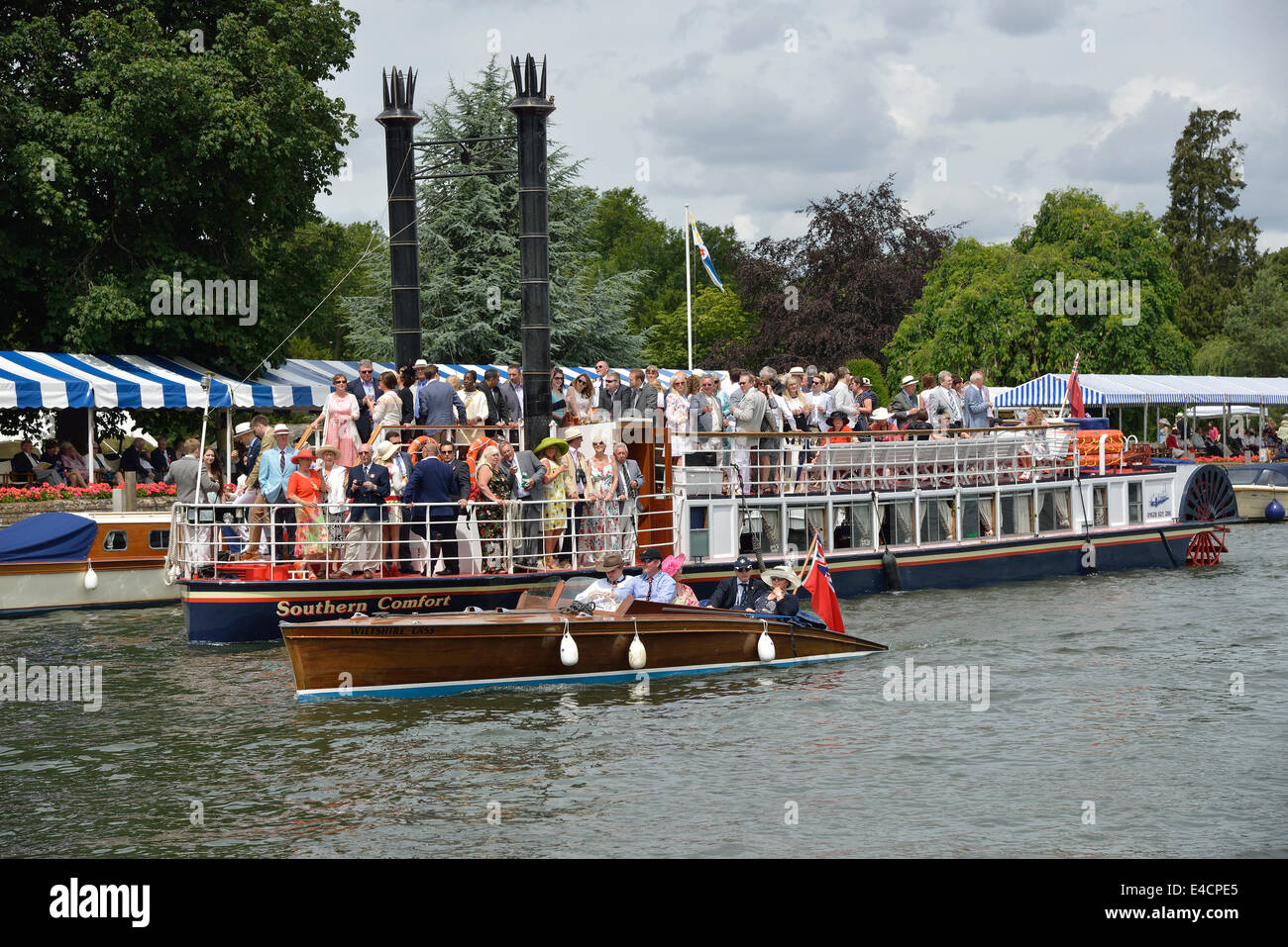 Boat steamer on the River Thames during the Henley Royal Regatta, at Henley-on-Thames, Oxfordshire, UK, England Stock Photo