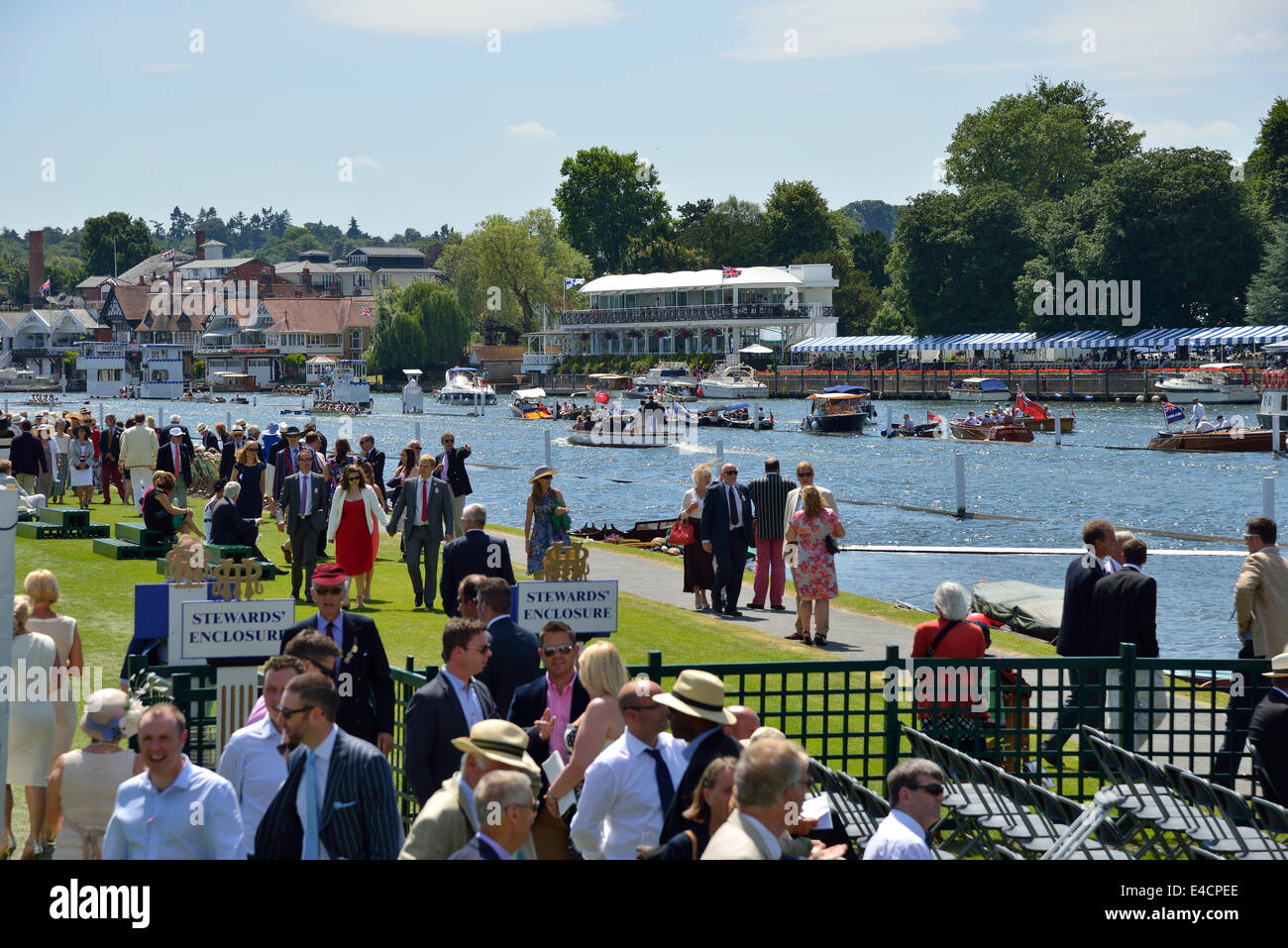 Crowds attending the rowing regatta at the Henley Royal Regatta 2014 Henley on Thames, Oxfordshire, England, UK Stock Photo