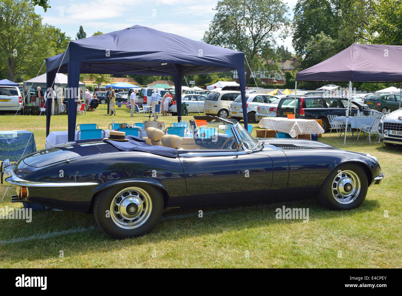 Jaguar E-Type parked with table ready for a buffet lunch at the Henley Royal Regatta 2014, Henley-on-Thames, Oxfordshire,England Stock Photo