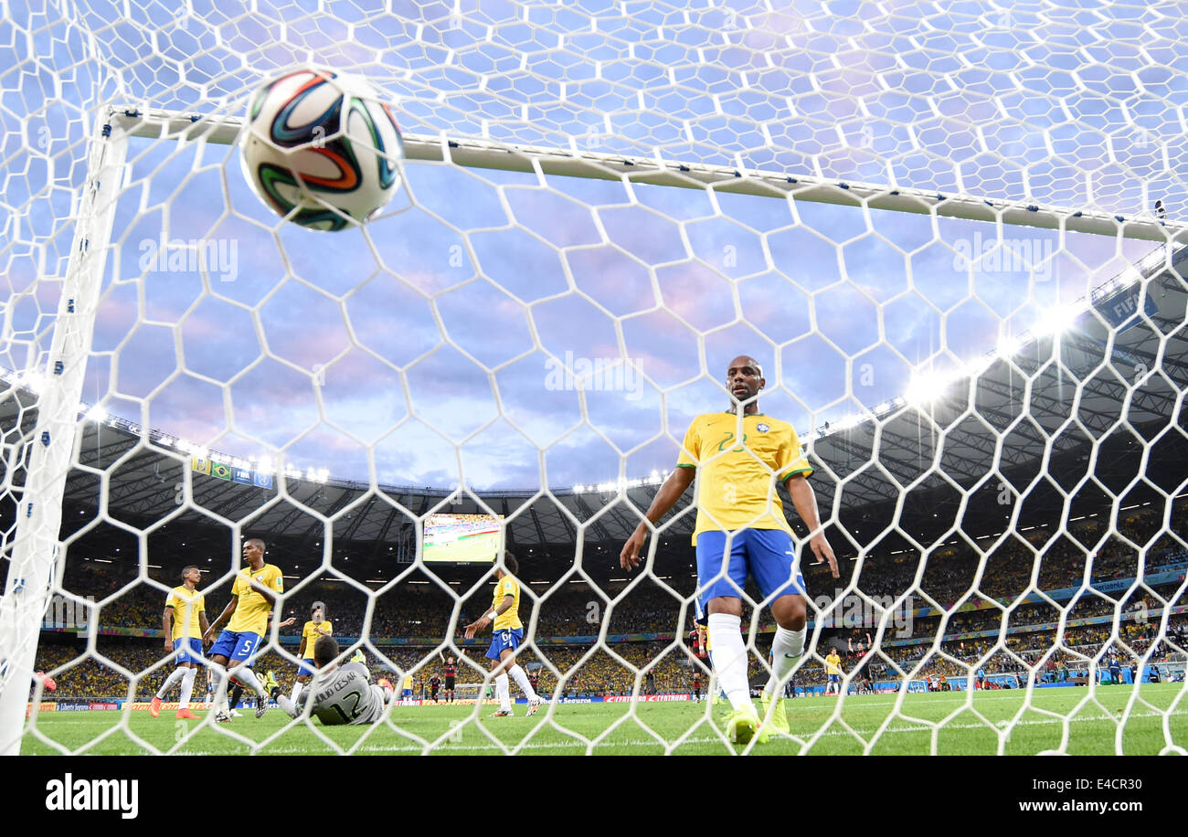 Belo Horizonte, Brazil. 08th July, 2014. Brazil's goal keeper Julio Cesar and Maicon miss the ball of Germany's Klose making it 0-2 during the FIFA World Cup 2014 semi-final soccer match between Brazil and Germany at Estadio Mineirao in Belo Horizonte, Brazil, 08 July 2014. Photo: Marcus Brandt/dpa/Alamy Live News Stock Photo