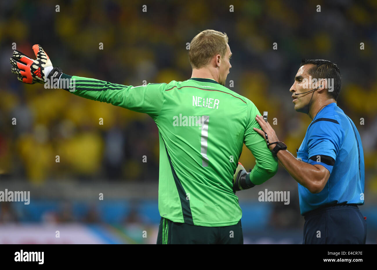 Belo Horizonte, Brazil. 08th July, 2014. German goal keeper Manuel Neuer argues with referee Marco Rodriguez of Mexico during the FIFA World Cup 2014 semi-final soccer match between Brazil and Germany at Estadio Mineirao in Belo Horizonte, Brazil, 08 July 2014. Photo: Marcus Brandt/dpa/Alamy Live News Stock Photo