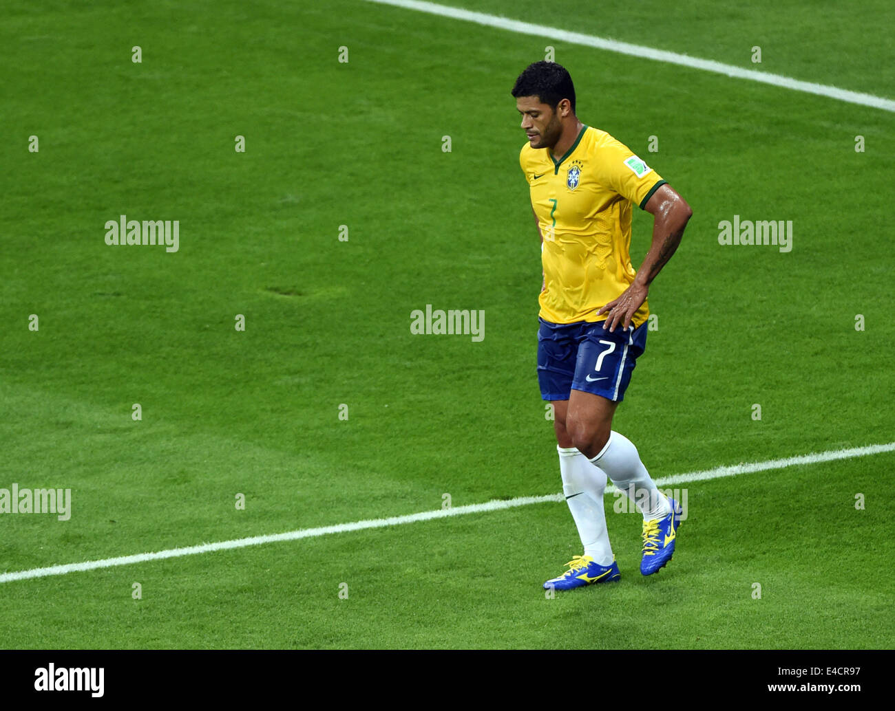 Belo Horizonte, Brazil. 08th July, 2014. Brazil's Hulk leaves the pitch during the FIFA World Cup 2014 semi-final soccer match between Brazil and Germany at Estadio Mineirao in Belo Horizonte, Brazil, 08 July 2014. Photo: Andreas Gebert/dpa/Alamy Live News Stock Photo
