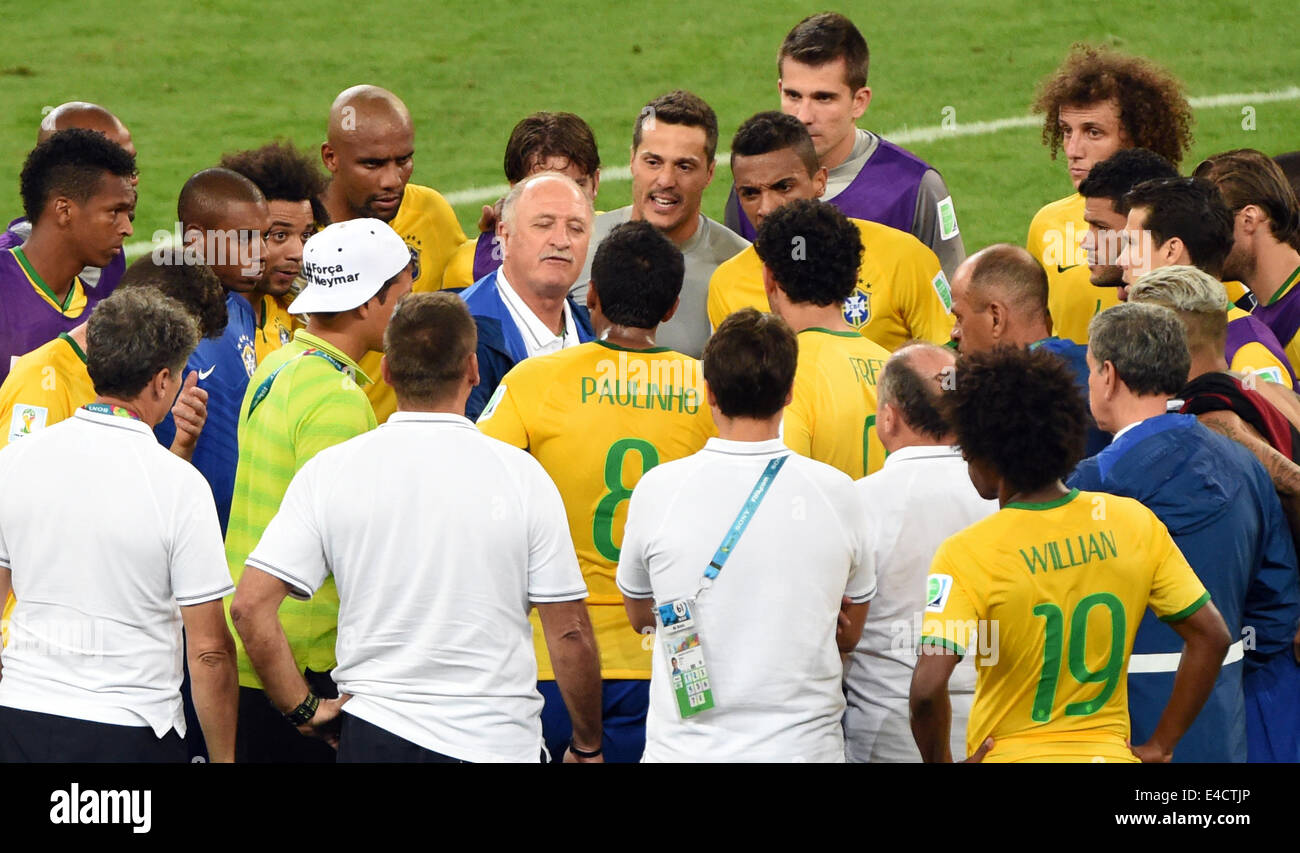 Belo Horizonte, Brazil. 08th July, 2014. Brazil's coach Luiz Felipe Scolari (C) talks to his team after the FIFA World Cup 2014 semi-final soccer match between Brazil and Germany at Estadio Mineirao in Belo Horizonte, Brazil, 08 July 2014. Photo: Andreas Gebert/dpa/Alamy Live News Stock Photo