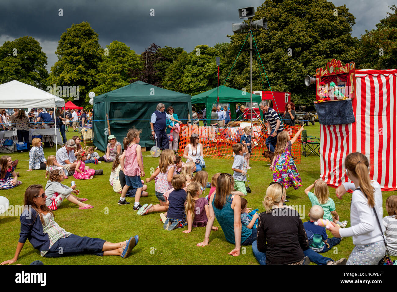 A Traditional Punch & Judy Show, Nutley Fete, Sussex, England Stock ...