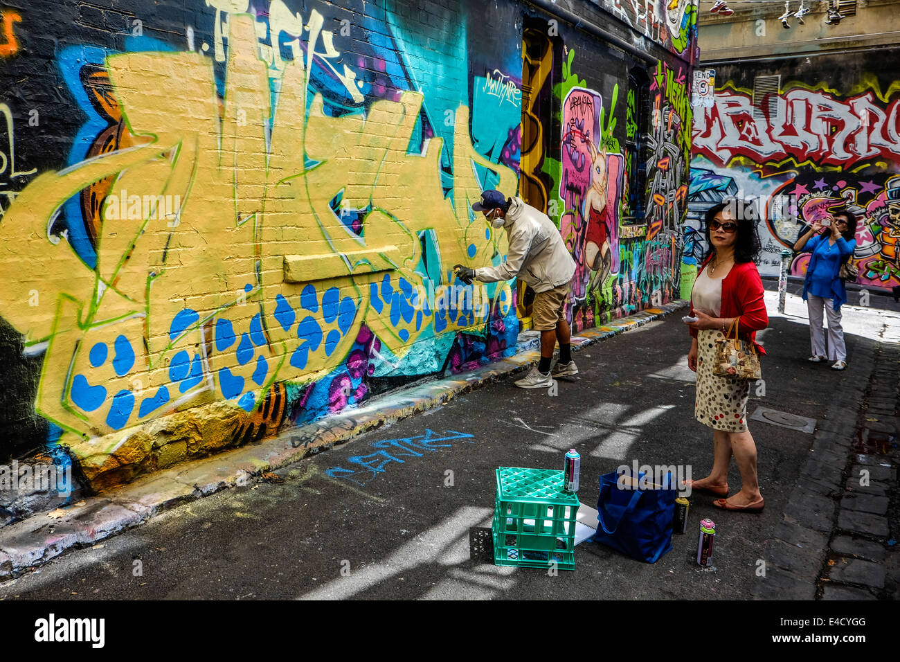 Graffiti artist at work in Melbourne laneway Stock Photo Alamy