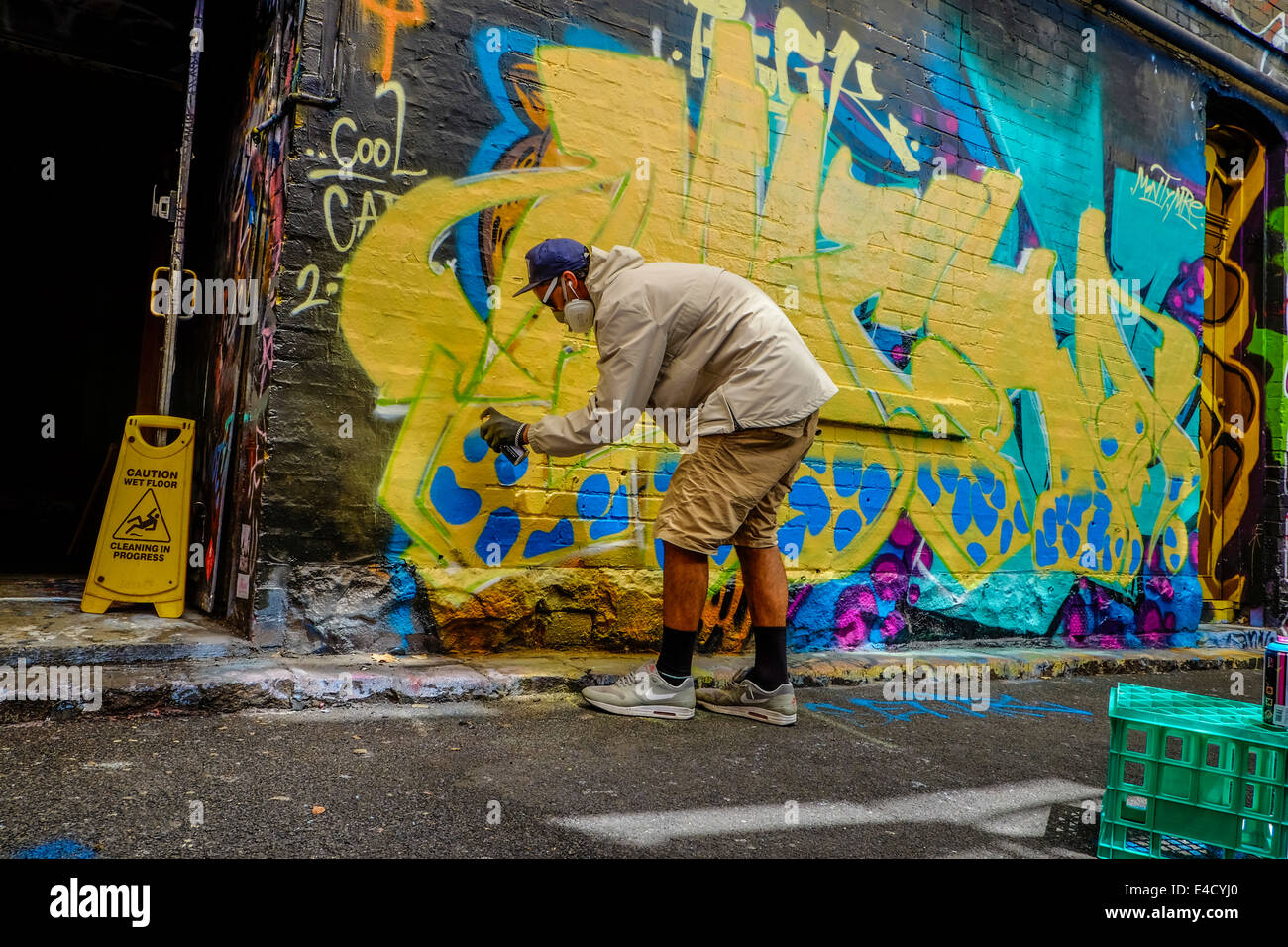 Graffiti artist at work in Melbourne laneway Stock Photo Alamy