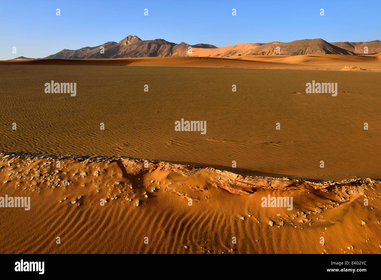 Western escarpment of Tadrart plateau, Tassili N'Ajjer National Park, Unesco World Heritage Site, Sahara desert, Algeria Stock Photo