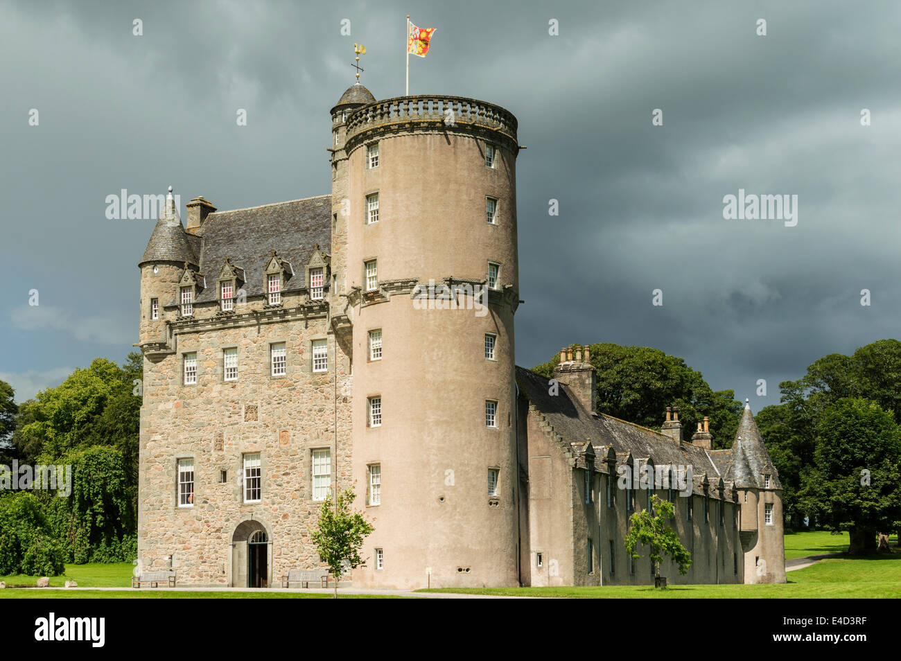 CASTLE FRASER UNDER A STORMY SKY IN SUMMER KEMNAY  ABERDEENSHIRE SCOTLAND Stock Photo