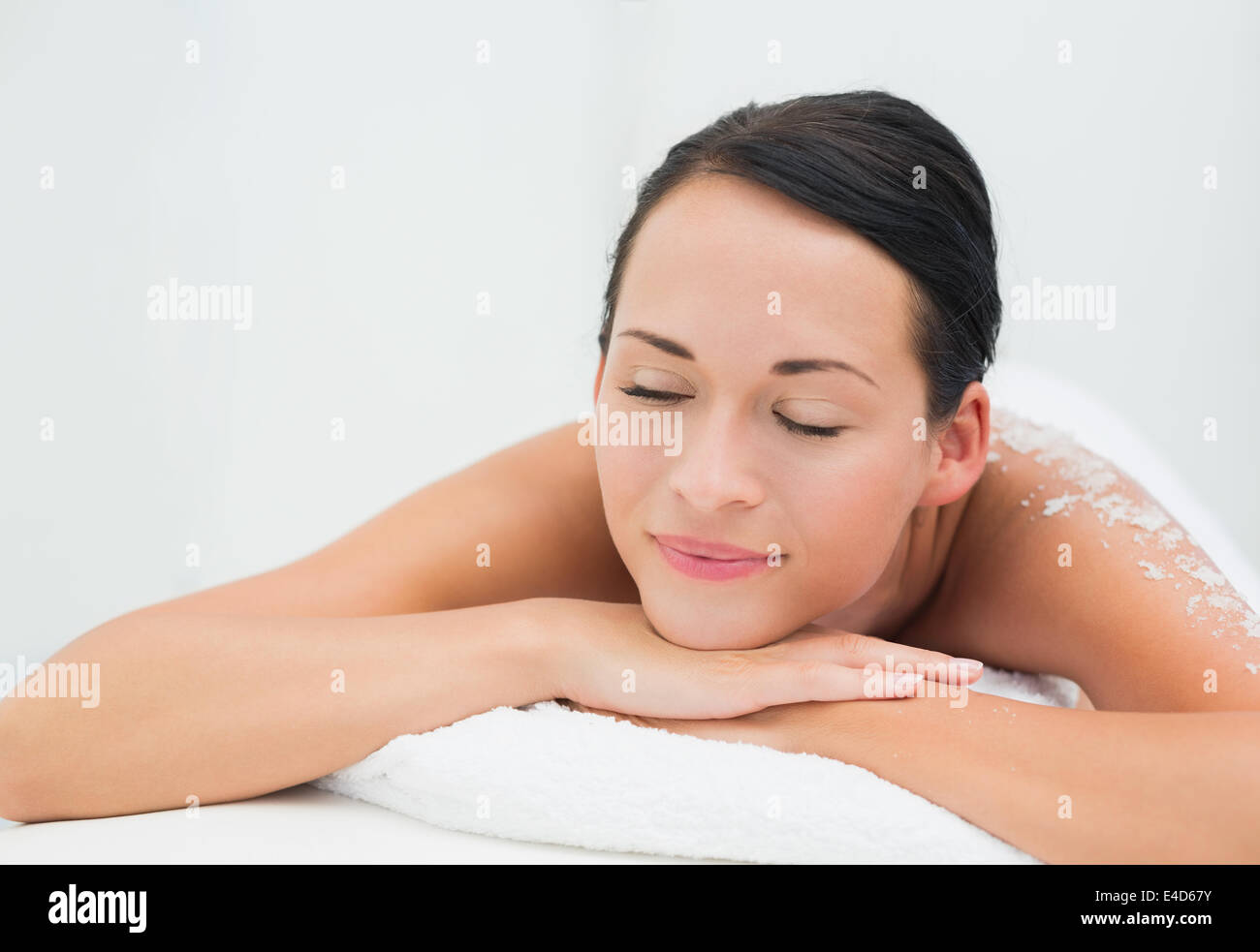 Eyes closed body scrub hi-res stock photography and images - Alamy