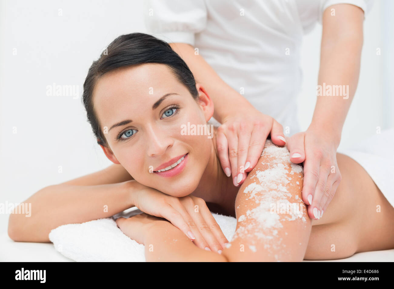 Woman getting salt scrub hi-res stock photography and images - Alamy